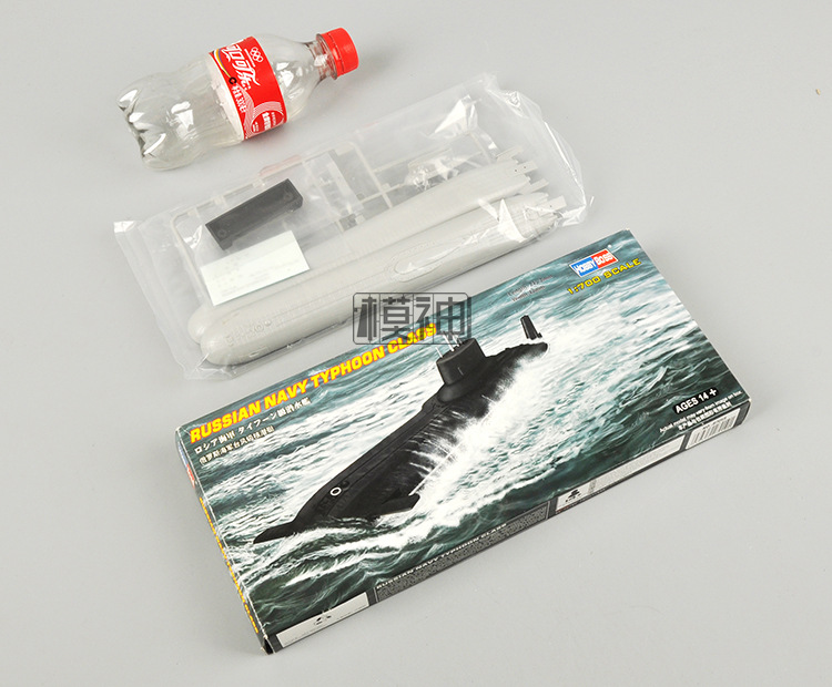 1:700 البحرية الروسية تايفون ف - مراجعة Model Kit Yacht وسعره